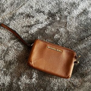 michael kors wristlet